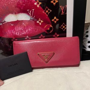 Prada wallet comes with Prada card
